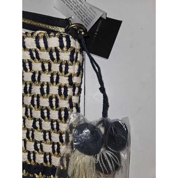 NWT America & Beyond Embroidered Navy/Cream/ Gold Crossbody Handbag 14x11 - Picture 3 of 12